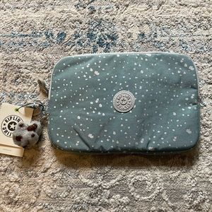 🦧Kipling Lex Zip iPad Tech Pouch. Silver Sky Blue✨